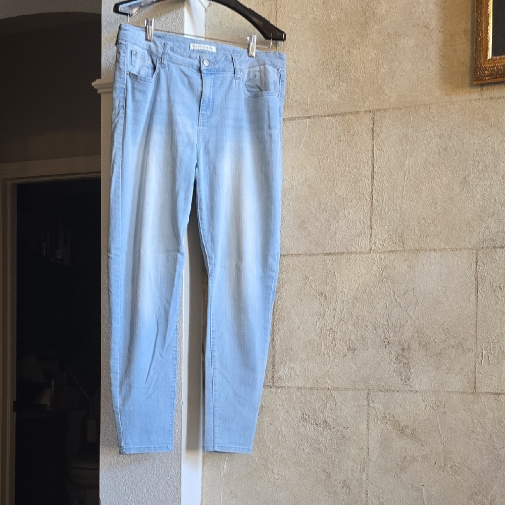 Elegant Light Blue Skinny Jeans for Women